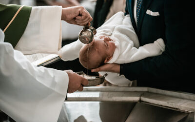 Chrzest Święty Igi – Profesjonalna Fotografia Reportażowa w Białymstoku