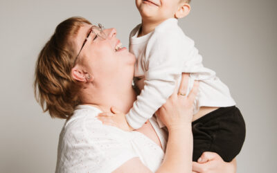 Rodzinna sesja studyjna – kadry pełne bliskości